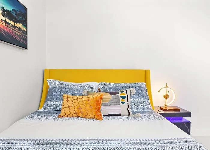 Apartment The Hidden Gem, King Bed & Swimming Pool! *