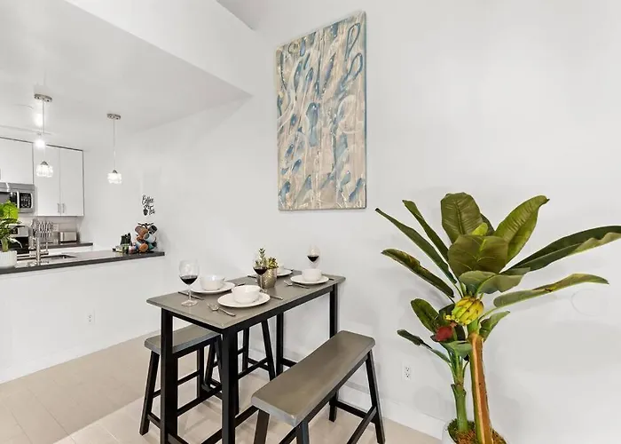 The Hidden Gem, King Bed & Swimming Pool! Apartment Chandler