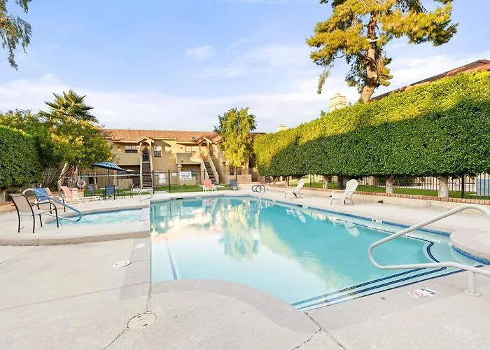 The Hidden Gem, King Bed & Swimming Pool!