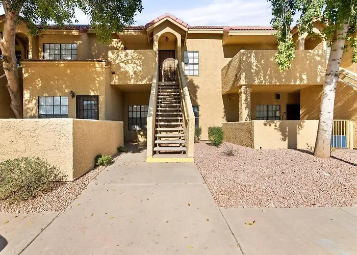 The Hidden Gem, King Bed & Swimming Pool! * Chandler