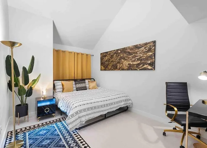 Apartment The Hidden Gem, King Bed & Swimming Pool! *