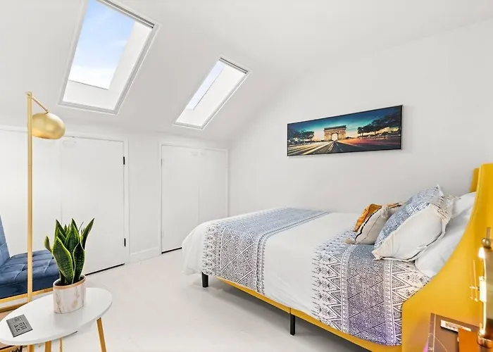 The Hidden Gem, King Bed & Swimming Pool! Apartment Chandler